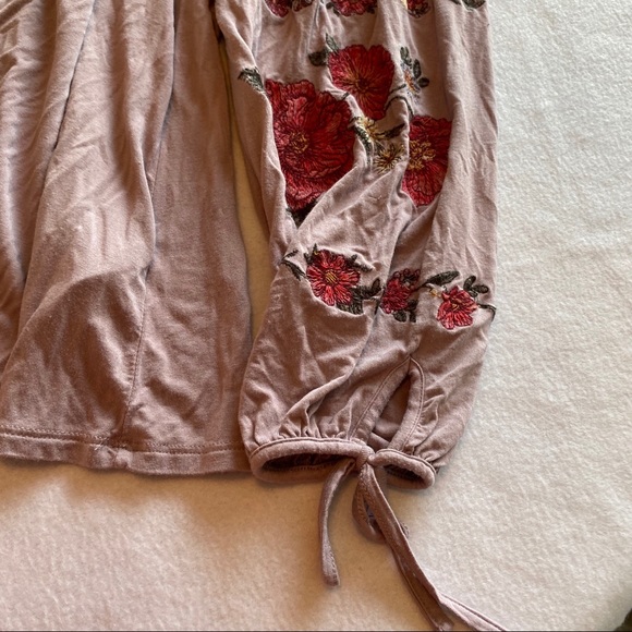 AE Floral Embroidered Off-the-Shoulder Top - Picture 3 of 6